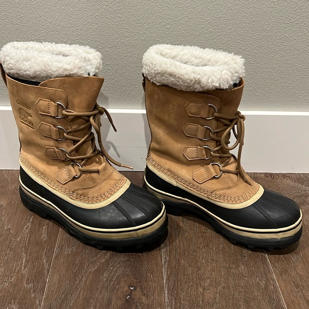 sorel caribou boots, barely worn. Size 7. In color buff